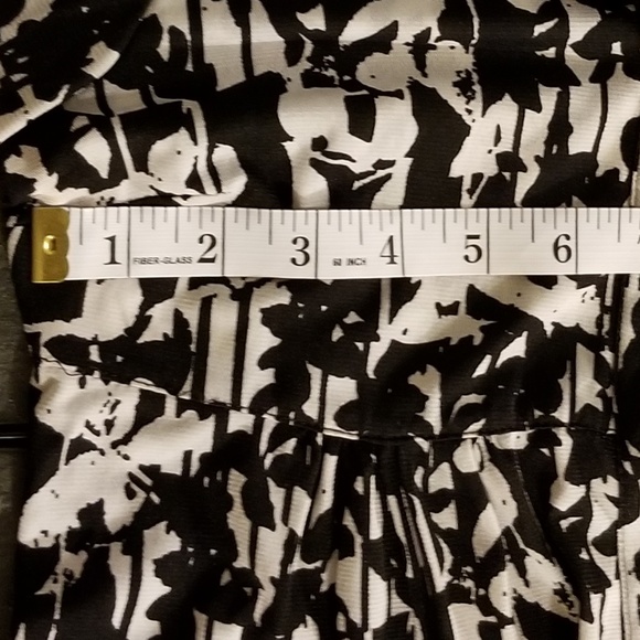 COPY - Black & White Blouse 🦚 3 for $21 or 6 for … - Picture 8 of 8